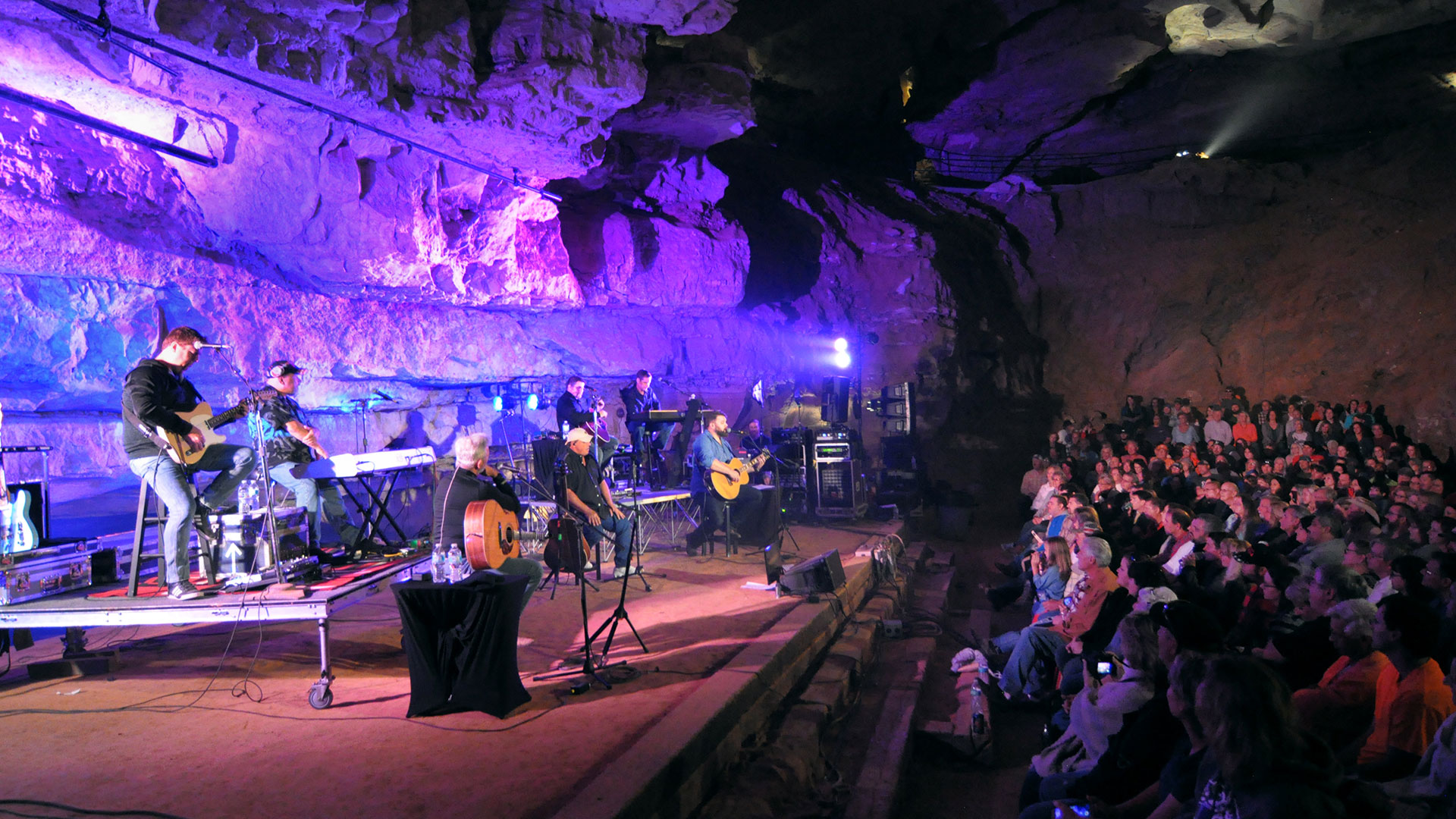 Cumberland Caverns concert