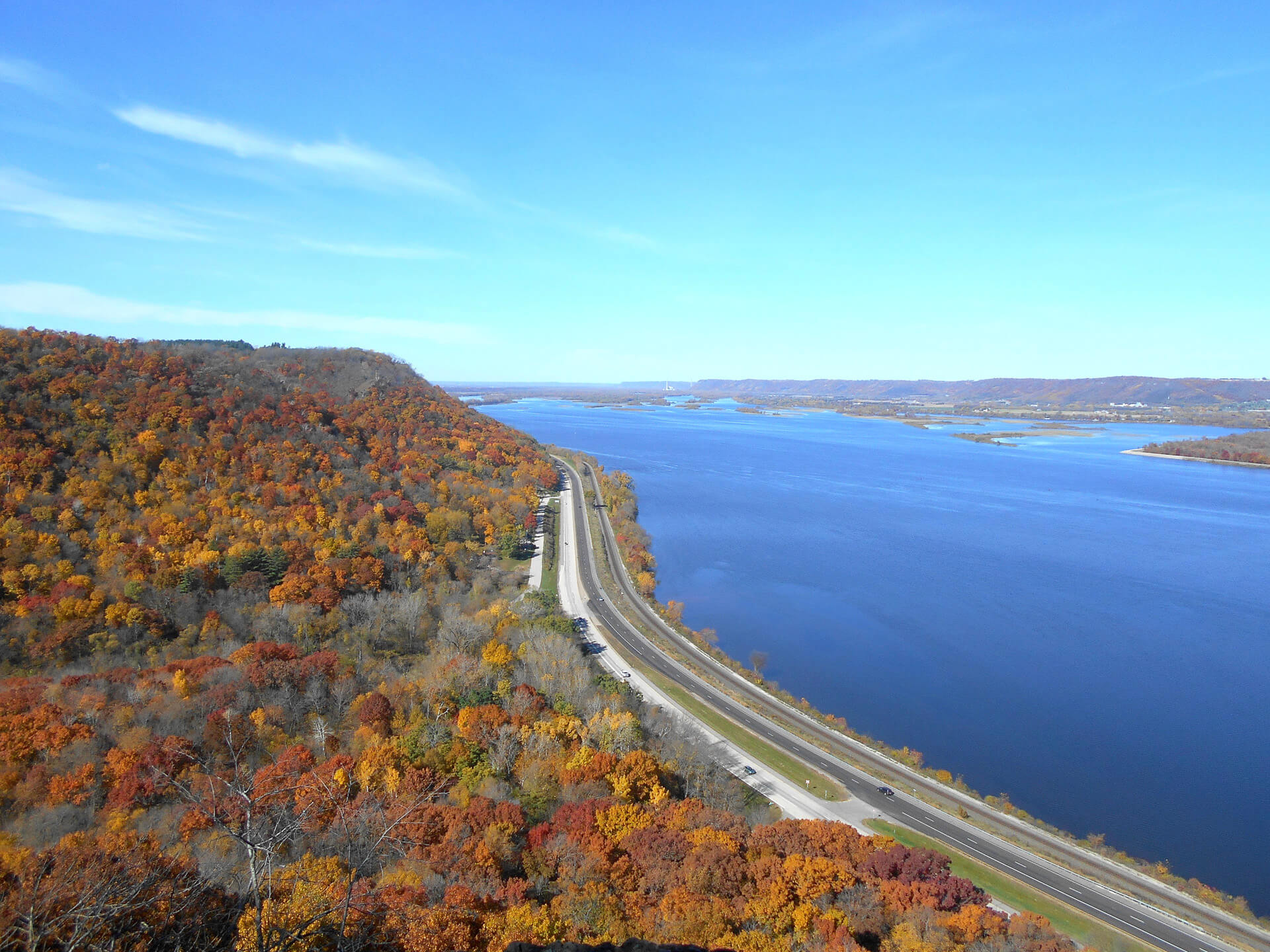 Great River Road in fall