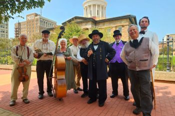 historical actors at alive on the plaza springfield illinois
