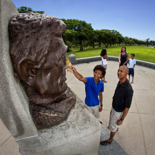 family at lincoln's tomb springfield illinois