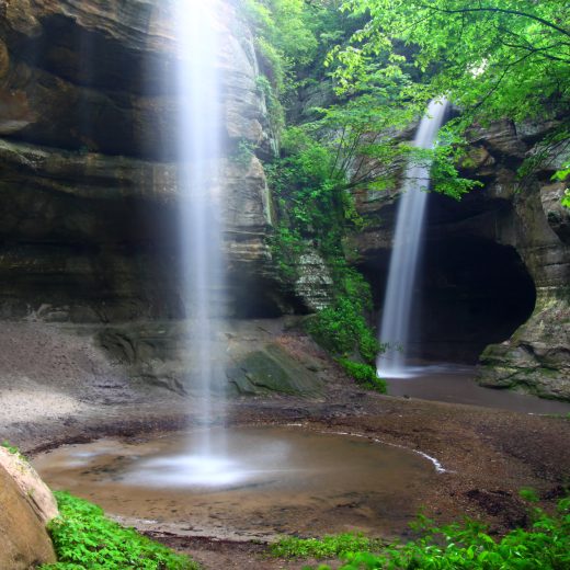 waterfalls at starved rock state park ogelsby illinois